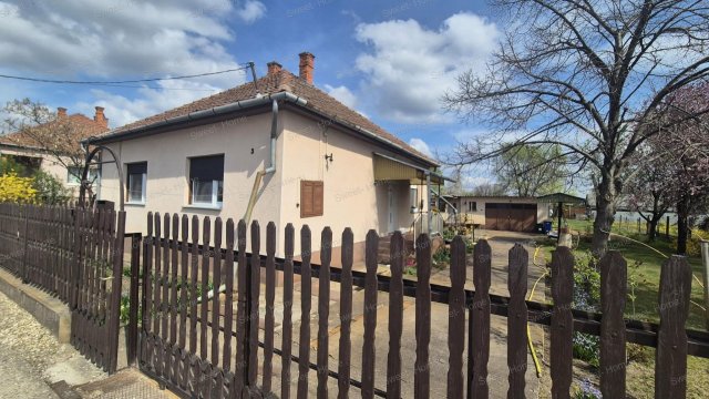 Eladó családi ház, Kecskeméten 65 M Ft, 3 szobás