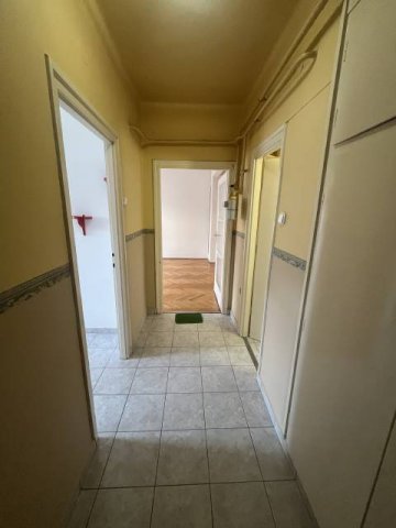 Kiadó téglalakás, albérlet, Pápán 110 E Ft / hó, 3 szobás
