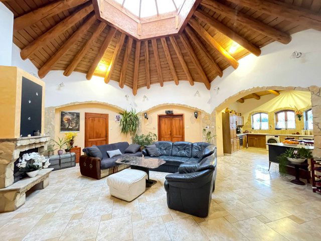 Eladó családi ház, Délegyházán 186 M Ft, 7 szobás