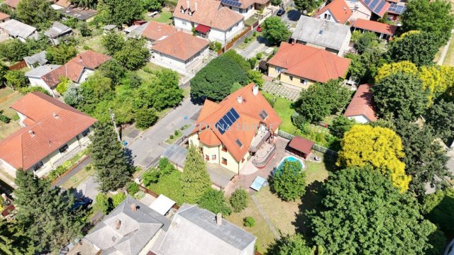 Eladó családi ház, Miskolcon, Nyár utcában 139.9 M Ft, 6 szobás