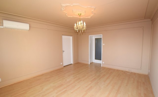 Eladó panellakás, Debrecenben 79.9 M Ft, 2+1 szobás