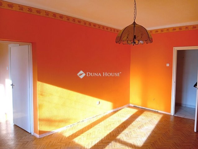 Eladó panellakás, Nyergesújfaluban, Duna utcában 34 M Ft