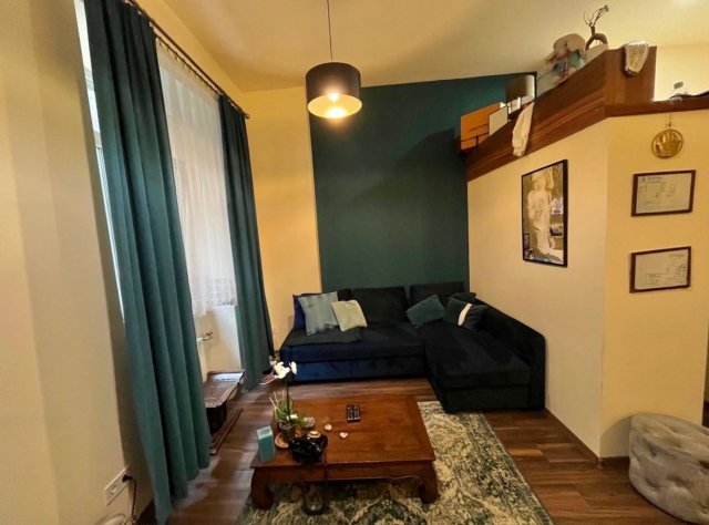 Kiadó téglalakás, albérlet, VI. kerületben, Jókai téren