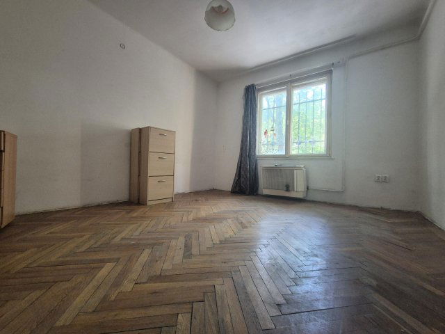 Eladó téglalakás, Budapesten, III. kerületben, Hunor utcában