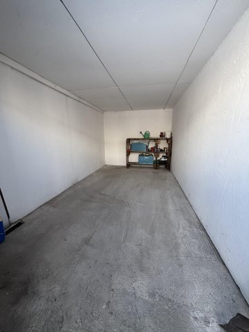 Eladó garázs, Tatabányán, Réti utcában 8.9 M Ft