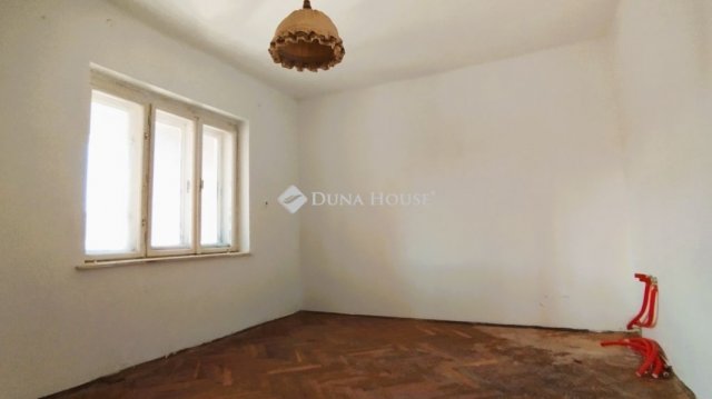 Eladó családi ház, Peresznyén 38.5 M Ft, 5 szobás