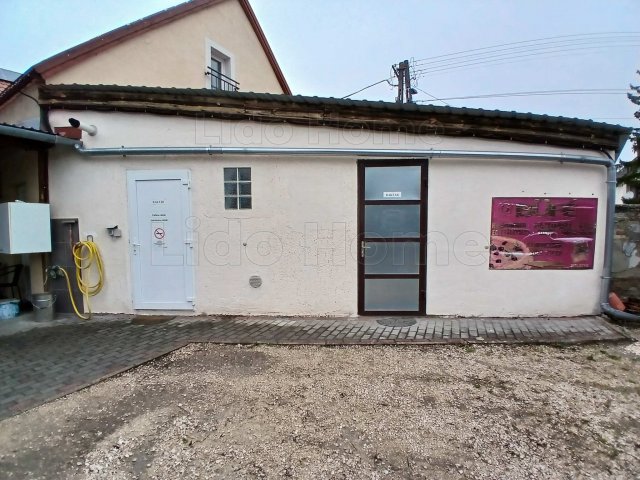 Kiadó üzlethelyiség, Ászáron 750 E Ft / hó