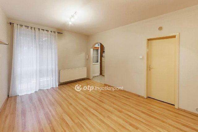 Eladó téglalakás, Egerben 84.9 M Ft, 4 szobás