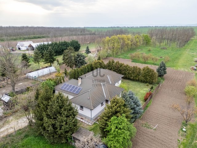 Eladó családi ház, Úrhidán 145 M Ft, 5 szobás