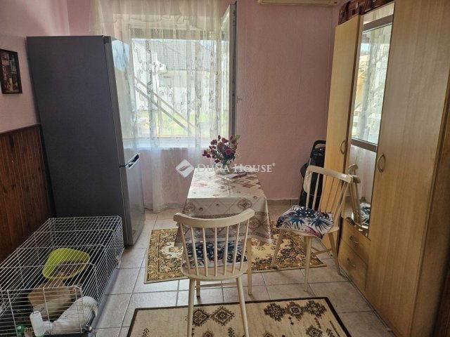 Eladó téglalakás, Vecsésen 68 M Ft, 2 szobás