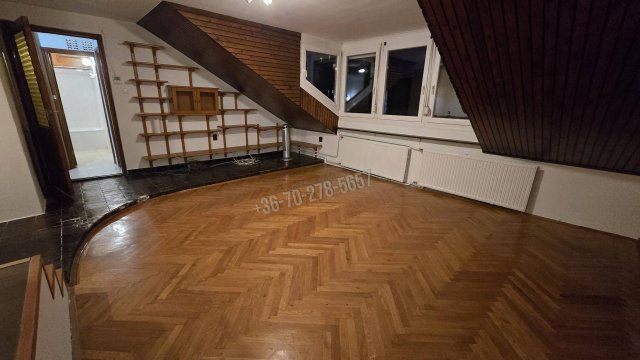 Kiadó téglalakás, albérlet, Pécsett, T utcában 140 E Ft / hó