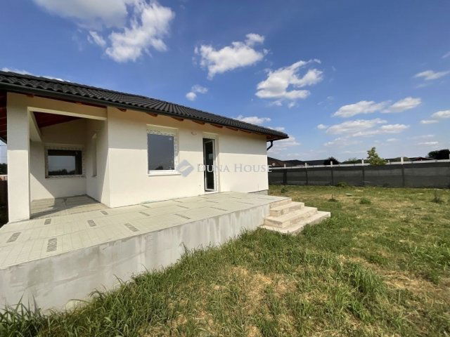 Eladó ikerház, Szigetcsépen 88.9 M Ft, 5 szobás