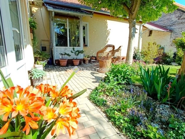 Eladó családi ház, Mohácson 79.9 M Ft, 3+1 szobás