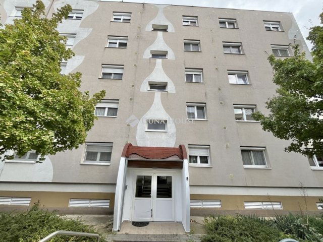 Eladó panellakás, Pakson 38.7 M Ft, 2 szobás