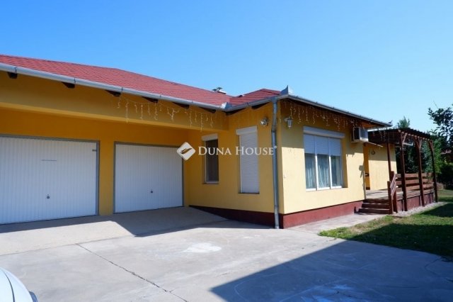 Eladó családi ház, Székesfehérvárott 135 M Ft, 5 szobás