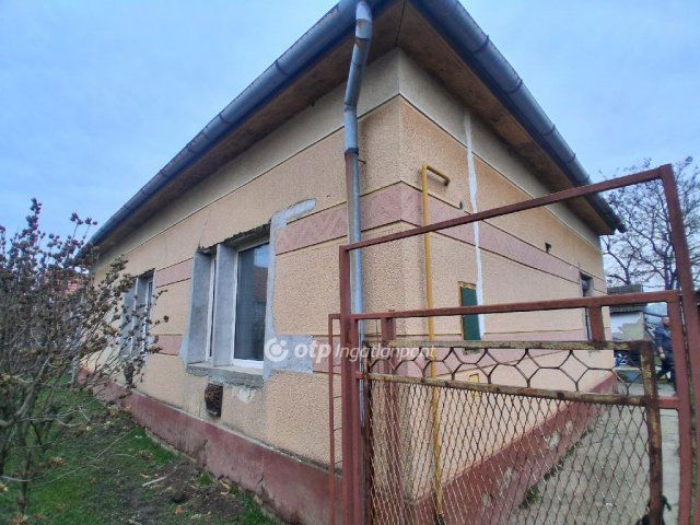 Eladó családi ház, Pálmonostorán 28.2 M Ft, 2+1 szobás