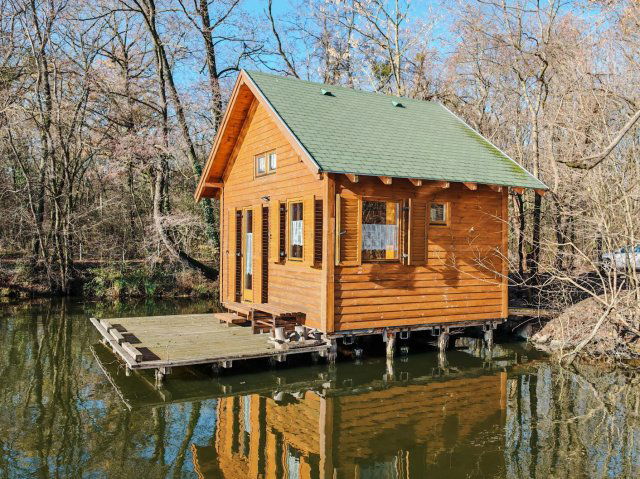 Eladó nyaraló, Tatán 15 M Ft, 1 szobás / költözzbe.hu