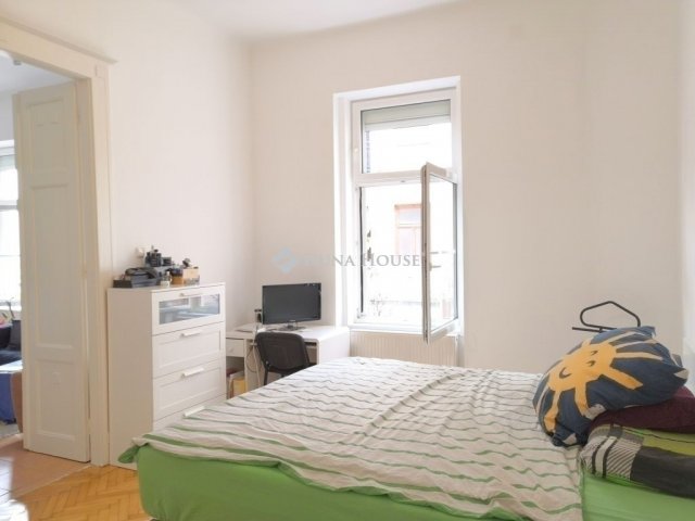 Eladó téglalakás, Budapesten, VI. kerületben 109.9 M Ft