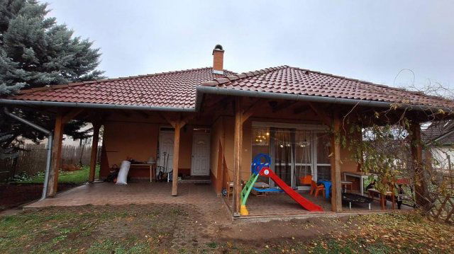 Eladó családi ház, Gödön 89.9 M Ft, 4 szobás