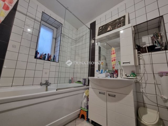 Eladó családi ház, Balatonalmádiban 89.9 M Ft, 4 szobás