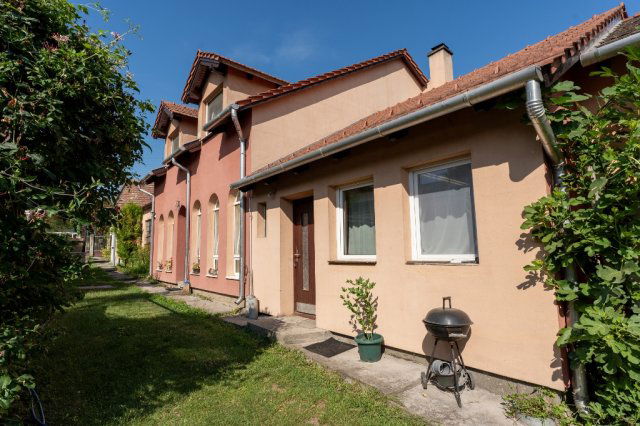 Eladó családi ház, Székesfehérvárott 89.9 M Ft, 5 szobás