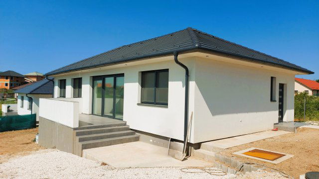 Eladó családi ház, Kerepesen 109.9 M Ft, 4 szobás