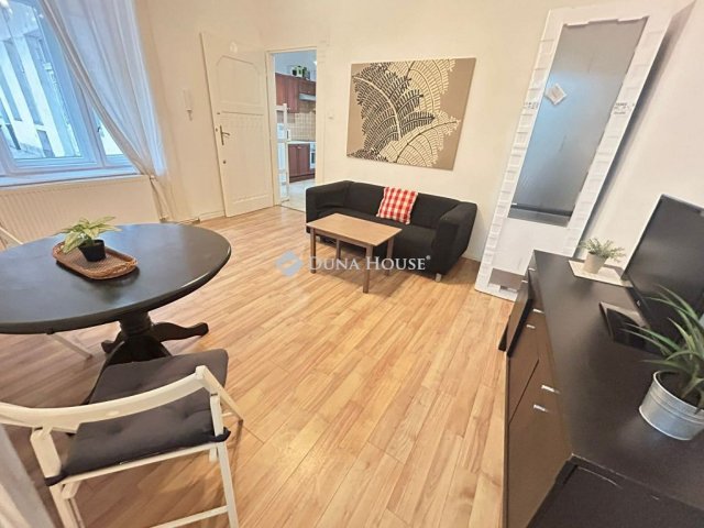 Eladó téglalakás, Budapesten, VI. kerületben, Dessewffy utcában