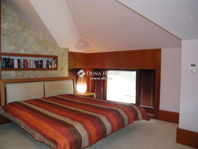 Eladó családi ház, Balatonfüreden 399 M Ft, 10 szobás