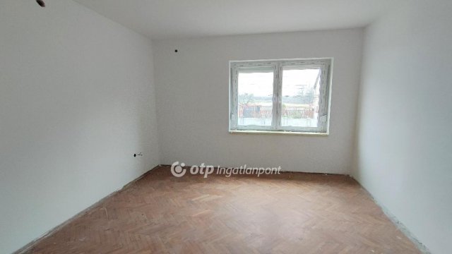 Eladó családi ház, Fehértón 19.9 M Ft, 4 szobás