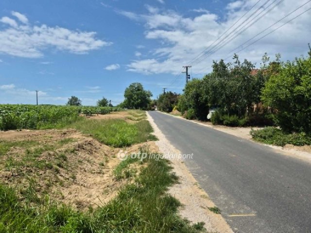 Eladó telek, Balatonkeresztúron 24.5 M Ft / költözzbe.hu