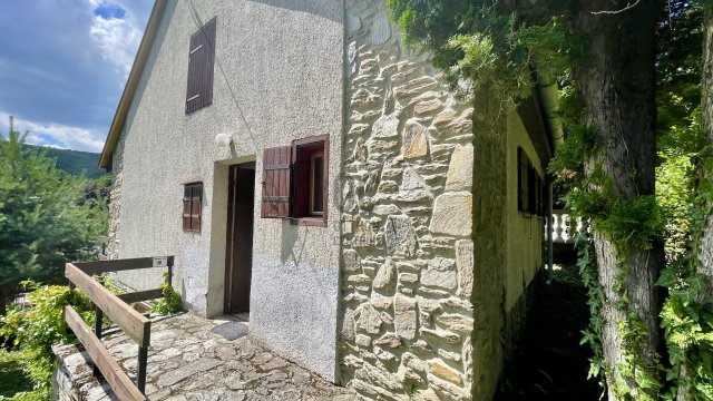 Eladó nyaraló, Velemen 25 M Ft, 2 szobás / költözzbe.hu