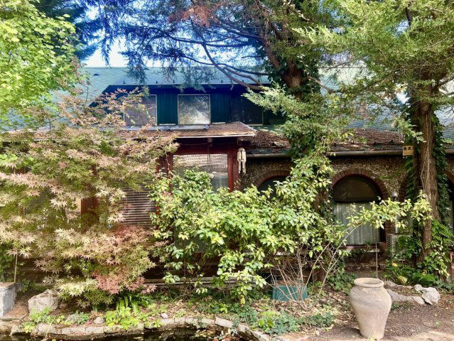 Eladó családi ház, Tatán 142 M Ft, 12 szobás