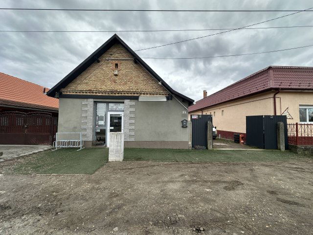 Eladó üzlethelyiség, Kiskunlacházán 55 M Ft