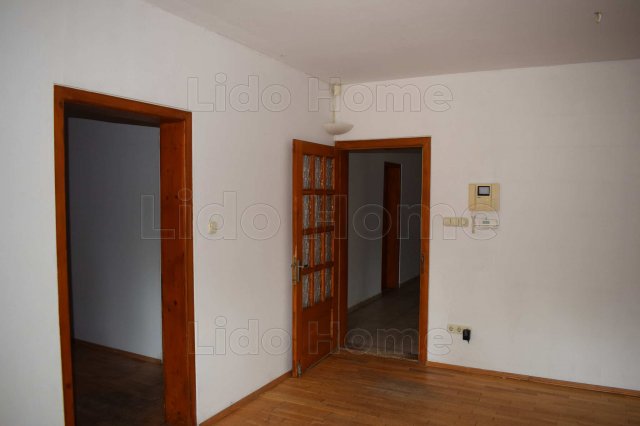 Eladó családi ház, Győrságon 105 M Ft, 13 szobás
