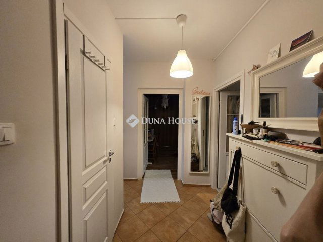 Eladó panellakás, Székesfehérvárott 62.3 M Ft, 3 szobás