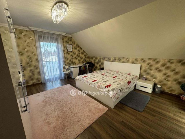 Eladó családi ház, Debrecenben 249.999 M Ft, 6 szobás