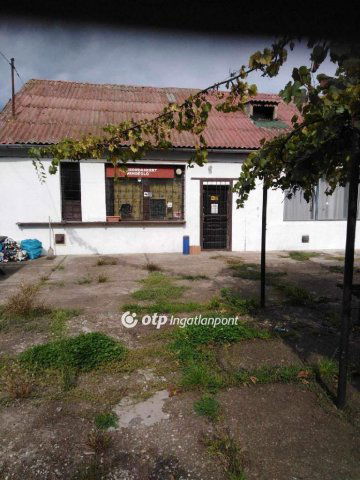 Eladó családi ház, Debrecenben 200 M Ft, 3 szobás