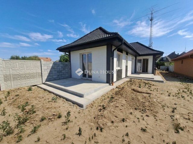 Eladó ikerház, Fóton 124 M Ft, 4 szobás / költözzbe.hu