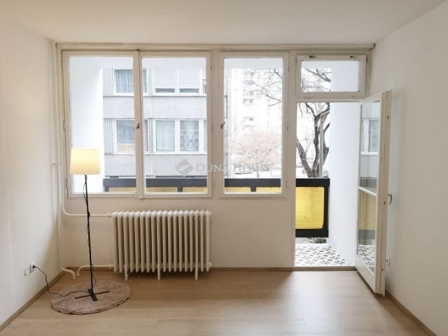 Eladó panellakás, Kecskeméten 48.5 M Ft, 2 szobás