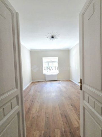 Eladó téglalakás, Pécsett 65.9 M Ft, 3 szobás