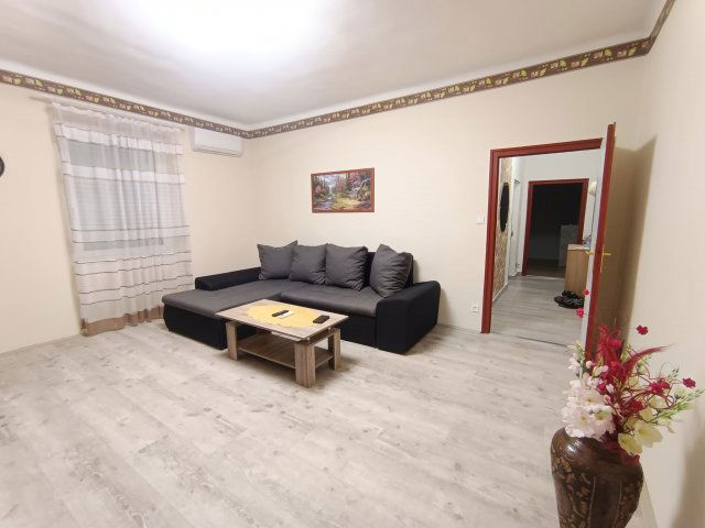 Eladó téglalakás, Komlón 35 M Ft, 2 szobás