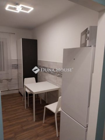 Kiadó téglalakás, albérlet, Pécsett 160 E Ft / hó, 2 szobás