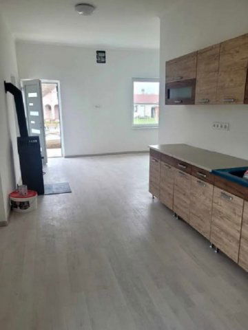 Eladó családi ház, Tiszalökön 24.5 M Ft, 4 szobás