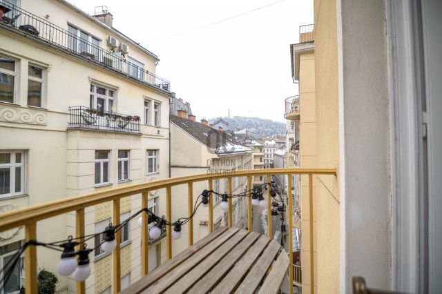 Eladó téglalakás, Budapesten, V. kerületben 199.5 M Ft, 3 szobás