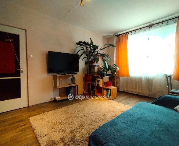 Eladó panellakás, Székesfehérvárott 54.99 M Ft, 2 szobás
