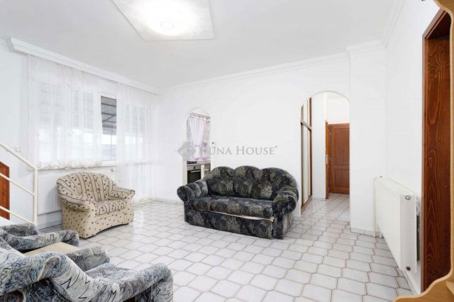 Eladó családi ház, Máriakálnokon 111.9 M Ft, 7 szobás