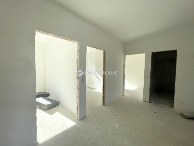 Eladó téglalakás, Kecskeméten 89.39 M Ft, 4 szobás