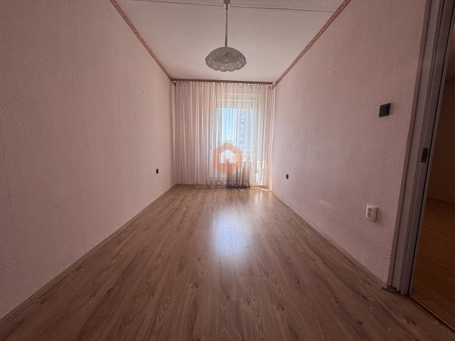 Eladó panellakás, Pécsett 45.5 M Ft, 3 szobás