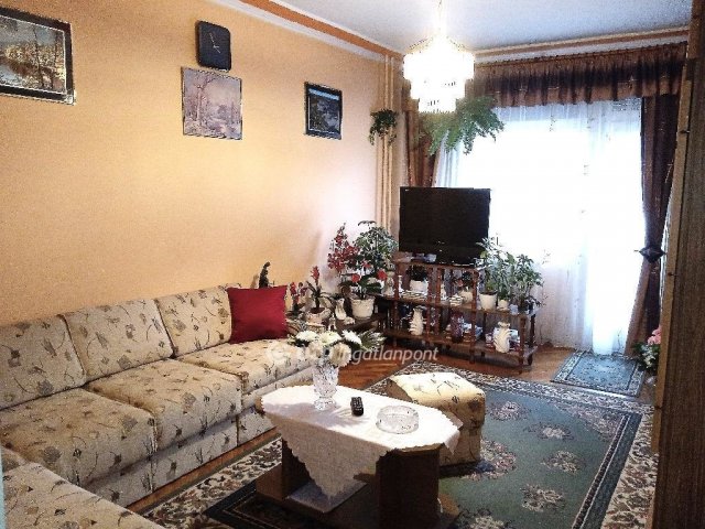 Eladó téglalakás, Ajkán 33.5 M Ft, 2 szobás