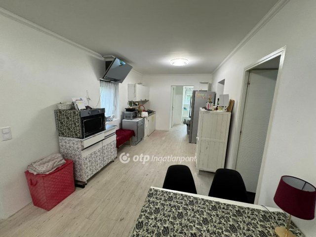 Eladó családi ház, Poroszlón 40 M Ft, 3 szobás